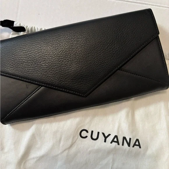 Cuyana Black Leather Clutch with Magnetic Closure Dustbag Included - Picture 11 of 14